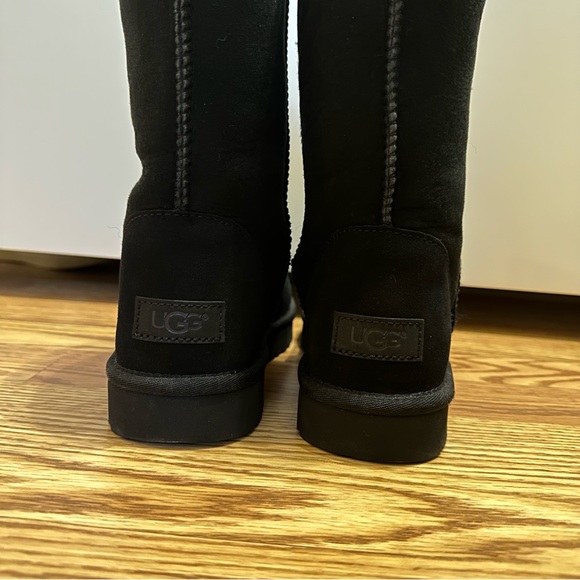 NEW Women’s Ugg Classic Short II Boot - Picture 6 of 7